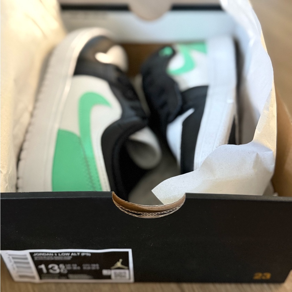 Nike Kids Jordan 1 Low Alt in "Green Glow" - Picture 2 of 2